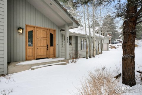 3 bedrooms House in Estes Park, USA No. 81116 2