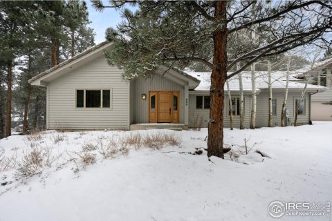 3 bedrooms House in Estes Park, USA No. 81116 5