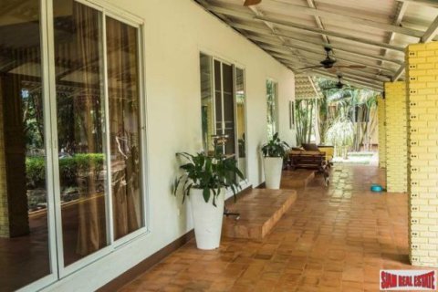 5 bedrooms House in Chiang Mai, Thailand No. 97013 1