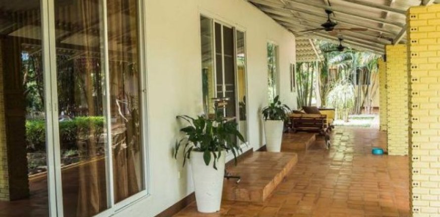 5 bedrooms House in Chiang Mai, Thailand No. 97013