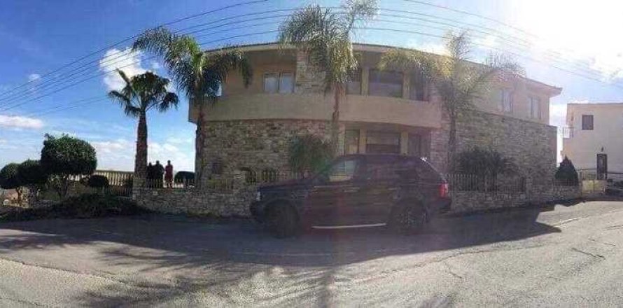 4 bedrooms House in Pano Lefkara, Cyprus No. 31442