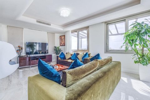 5 bedrooms Villa in Limassol, Cyprus No. 106921 1