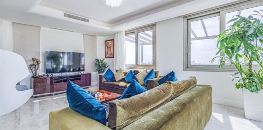 5 bedrooms Villa in Limassol, Cyprus No. 106921