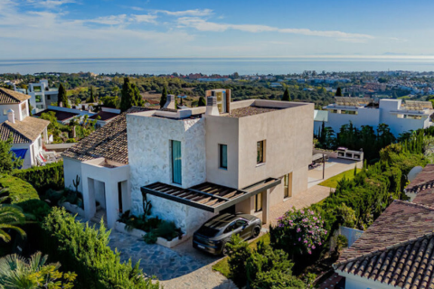 4 bedrooms House in Estepona, Spain No. 83881