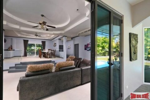 5 bedrooms Villa in Kamala, Thailand No. 96732 12