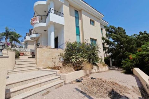 5 bedrooms House in Agios Athanasios, Cyprus No. 63546 3