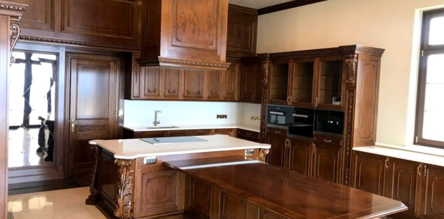 4 bedrooms Villa in Limassol, Cyprus No. 105996