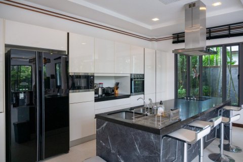 4 bedrooms Villa in Phuket, Thailand No. 96782 8