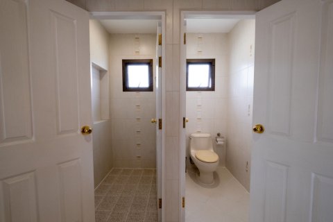 4 bedrooms House in Chiang Mai, Thailand No. 97760 2