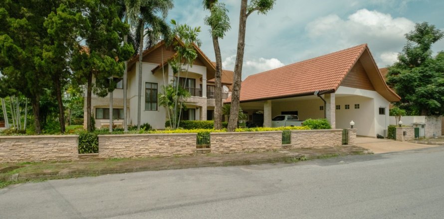 4 bedrooms House in Chiang Mai, Thailand No. 97760