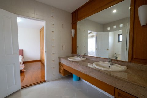 4 bedrooms House in Chiang Mai, Thailand No. 97760 3