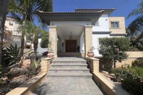 4 bedrooms House in Agios Tychonas, Cyprus No. 63196 10