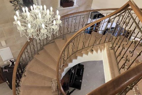 4 bedrooms House in Agios Tychonas, Cyprus No. 63196 7