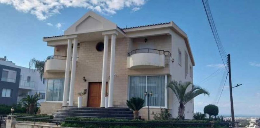 6 bedrooms House in Limassol, Cyprus No. 101159