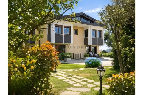 7 bedrooms Villa in Sariyer, Turkey No. 125025 1