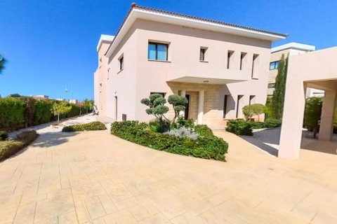 4 bedrooms Villa in Kouklia, Cyprus No. 75780 1