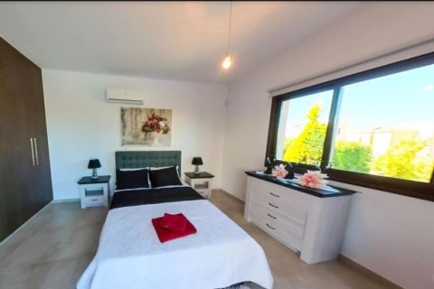 4 bedrooms Villa in Kouklia, Cyprus No. 75780 8