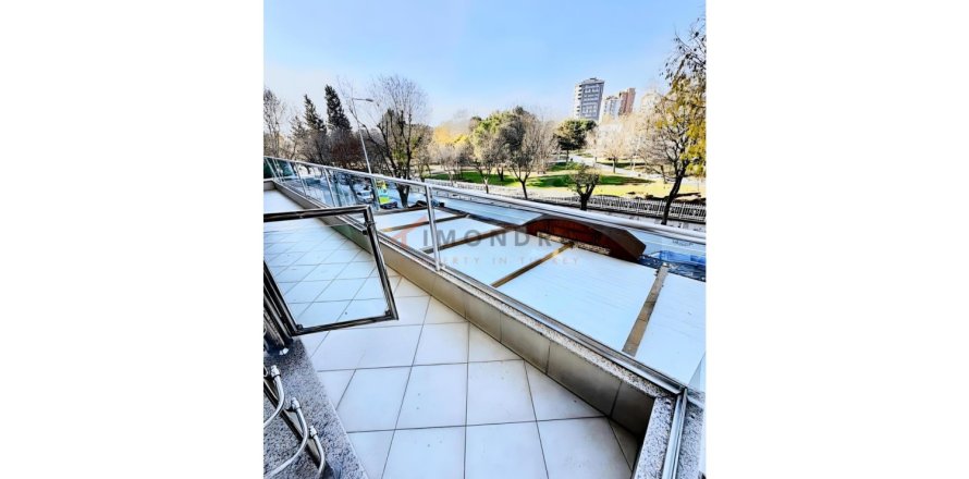 Квартира с 2 спальнями в Кадыкёй, Турция №124926