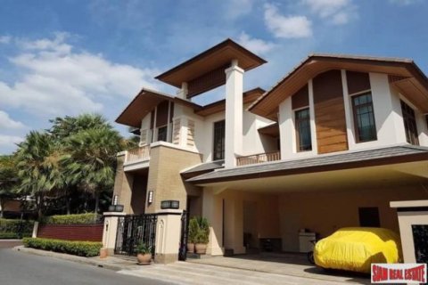 4 bedrooms House in Bangkok, Thailand No. 96086 1