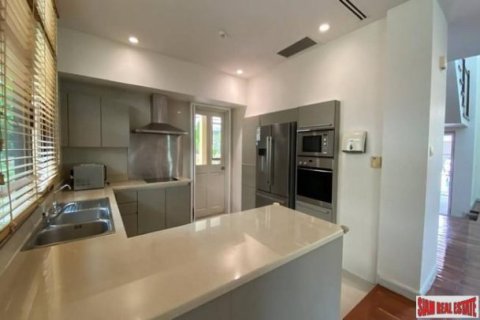 4 bedrooms House in Bangkok, Thailand No. 96086 13