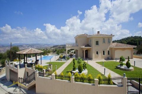4 bedrooms Villa in Stroumpi, Cyprus No. 39147 1
