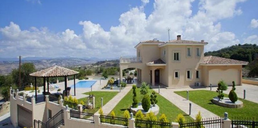 4 bedrooms Villa in Stroumpi, Cyprus No. 39147