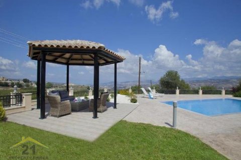 4 bedrooms Villa in Stroumpi, Cyprus No. 39147 3