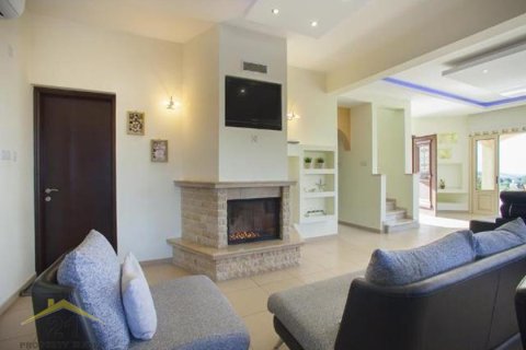 4 bedrooms Villa in Stroumpi, Cyprus No. 39147 6