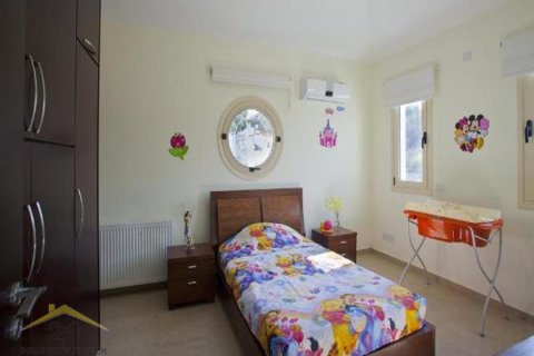 4 bedrooms Villa in Stroumpi, Cyprus No. 39147 13
