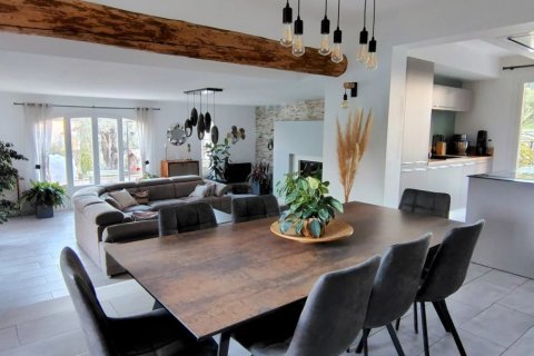 3 bedrooms Villa in La Gaude, France No. 100241 4