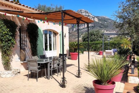 3 bedrooms Villa in La Gaude, France No. 100241 3