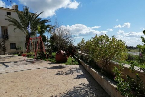 7 bedrooms House in Geroskípou, Cyprus No. 37304 9
