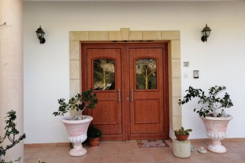 7 bedrooms House in Geroskípou, Cyprus No. 37304 6