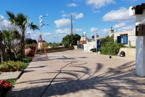 7 bedrooms House in Geroskípou, Cyprus No. 37304 13