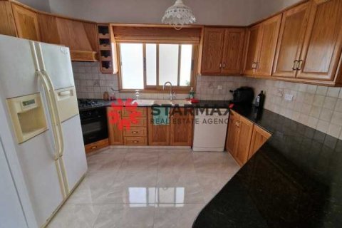 6 bedrooms House in Pyla, Cyprus No. 82749 3