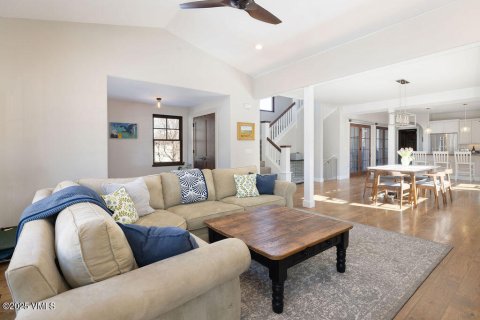 4 bedrooms House in Eagle, USA No. 104548 2