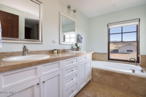 4 bedrooms House in Eagle, USA No. 104548 12