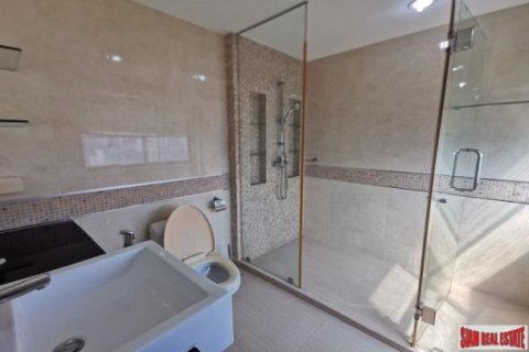 2 bedrooms House in Bangkok, Thailand No. 96604 12