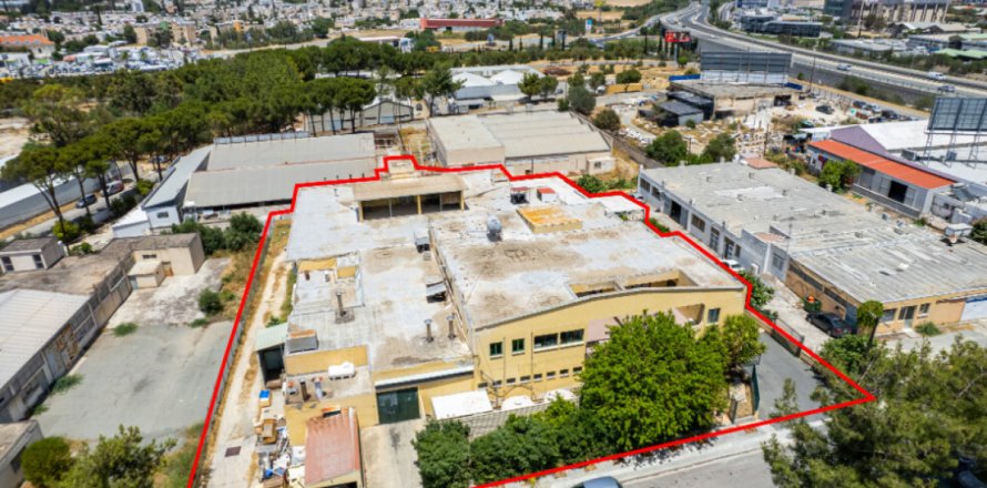 2850m² Commercial property in Nicosia, Cyprus No. 104959