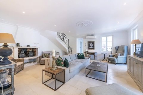 4 bedrooms Villa in Antibes, France No. 74067 7