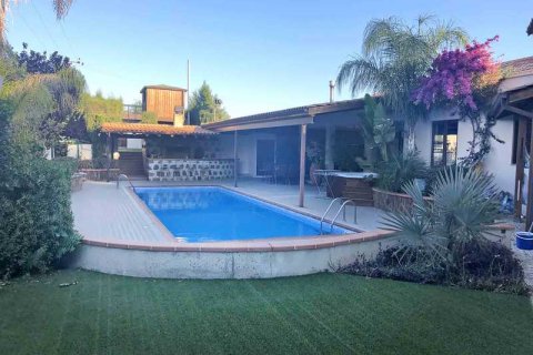 5 bedrooms House in Pano Deftera, Cyprus No. 30484 1