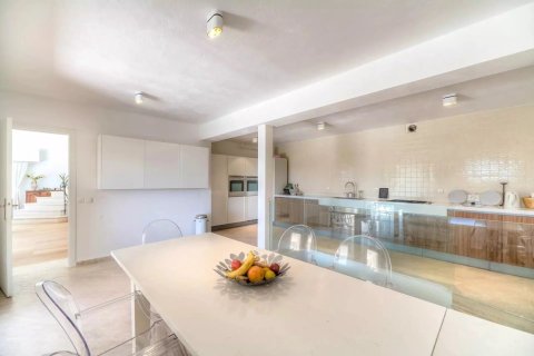 4 bedrooms Villa in Vallauris, France No. 71814 7