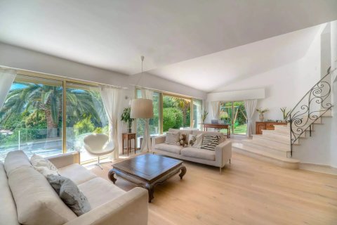 4 bedrooms Villa in Vallauris, France No. 71814 4