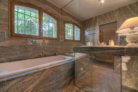 4 bedrooms Villa in Vallauris, France No. 71814 6