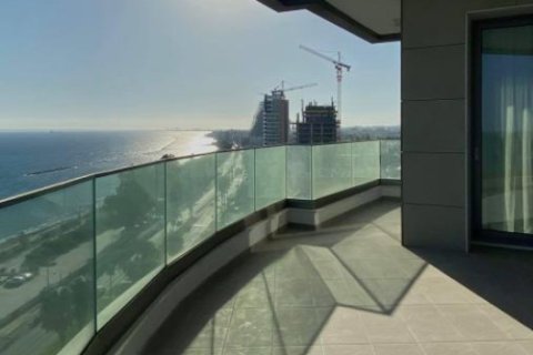 3 bedrooms Apartment in Limassol, Cyprus No. 106001 2