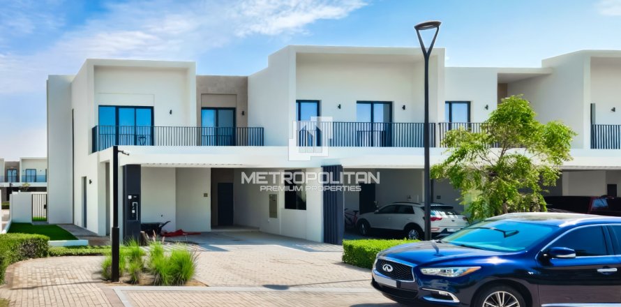 4 bedrooms Townhouse in EMAAR South, UAE No. 119563