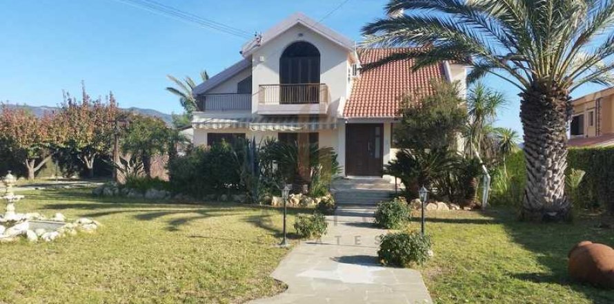 4 bedrooms Villa in Parekklisia, Cyprus No. 80789