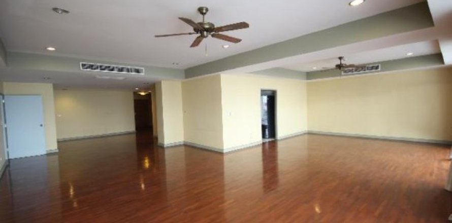 3 bedrooms Apartment in Bangkok, Thailand No. 97108