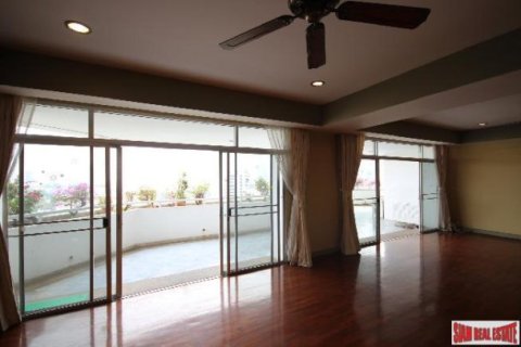 3 bedrooms Apartment in Bangkok, Thailand No. 97108 3