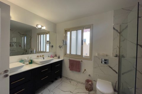 4 bedrooms Villa in Limassol, Cyprus No. 37979 12